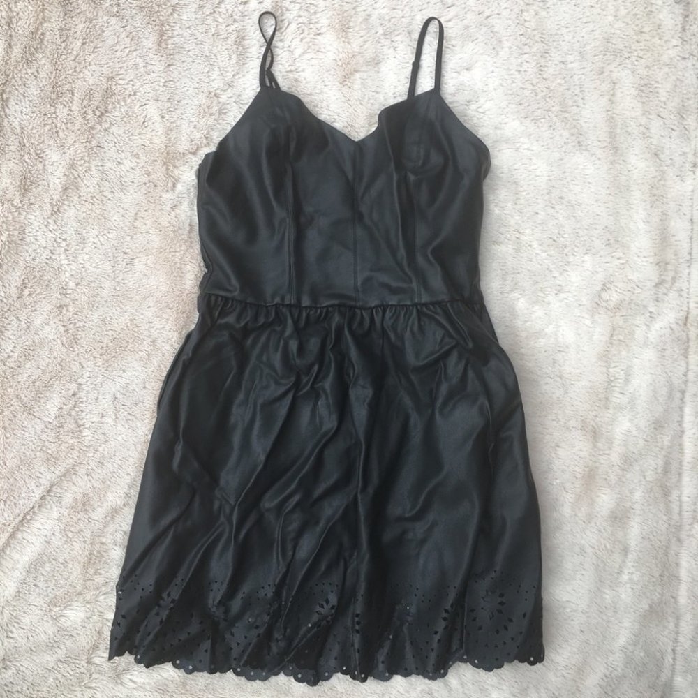 Forever 21 Women’s Faux Leather Dress Size Large